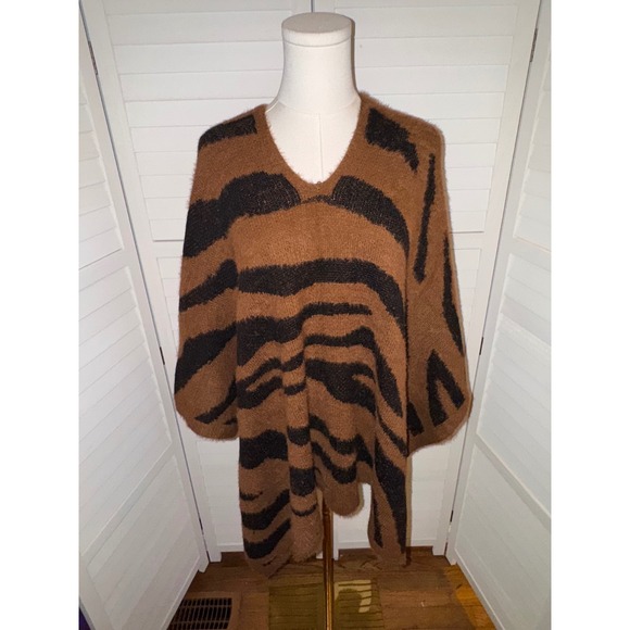 Do Everything In Love Brown Black Tiger Stripe Fuzzy Poncho One Size - Picture 2 of 7